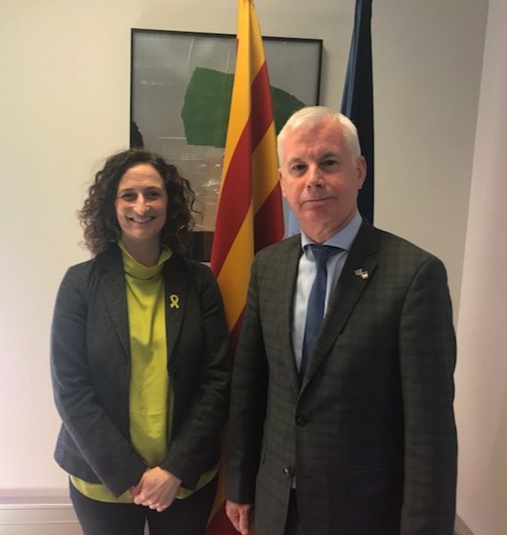 In Madrid with <a href="/LNBDublin/">Lynn Boylan 🍷📖🐾</a> today to attend the trial of the Catalan political and civil society leaders this afternoon and to express <a href="/sinnfeinireland/">Sinn Féin</a> 's solidarity with these political prisoners 🎗