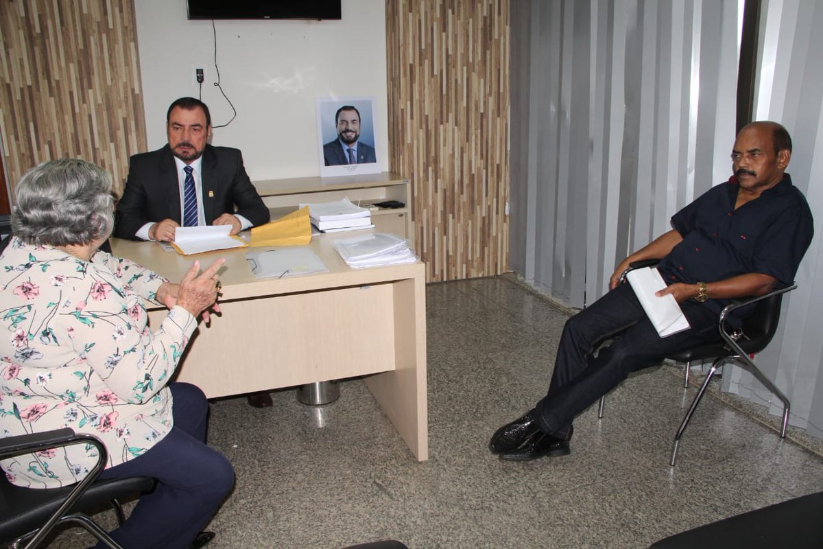 issam_saado's tweet photo. Recebendo nesta manhã em meu gabinete a prefeita de Bernardo Sayão, Dona Bentinha e o ex-prefeito de Araguanã, Lopes. #IssamSaado #deputadoIssamSaado #AssembleiaLegislativa #Tocantins https://t.co/CV0Cjzd7ed