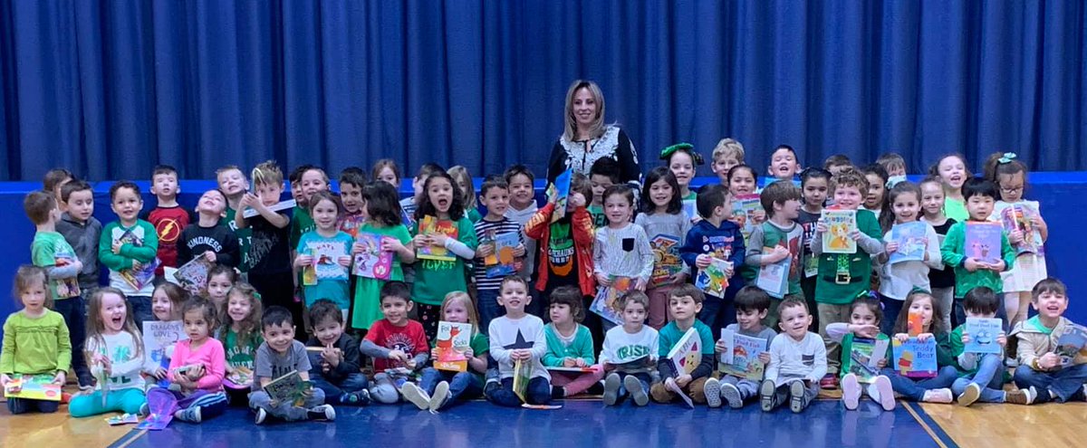 SCSschoolnj's tweet photo. Dr. Bitar, a parent and ER doctor at St. Michael’s in Newark, came to accept books and markers made by our PK3- and Pk4 as a service project for the children of the ER. #scsnj #cedargrovenj https://t.co/2Wsy7xz5XP