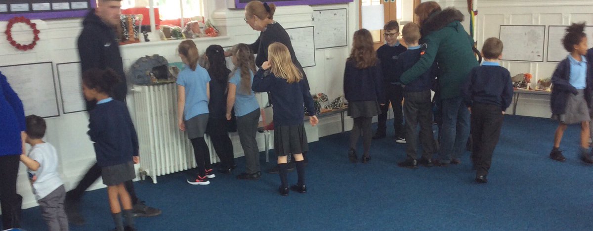 IPMATGawthorpe's tweet photo. We really enjoyed sharing our work this morning and we are ready for the second viewing this afternoon. #GCAyear3 #GCAtopic #GCAliteracy #GCAvalues #GCAart #GCADT #GCAcrosscurricular https://t.co/6EL2K15x3V