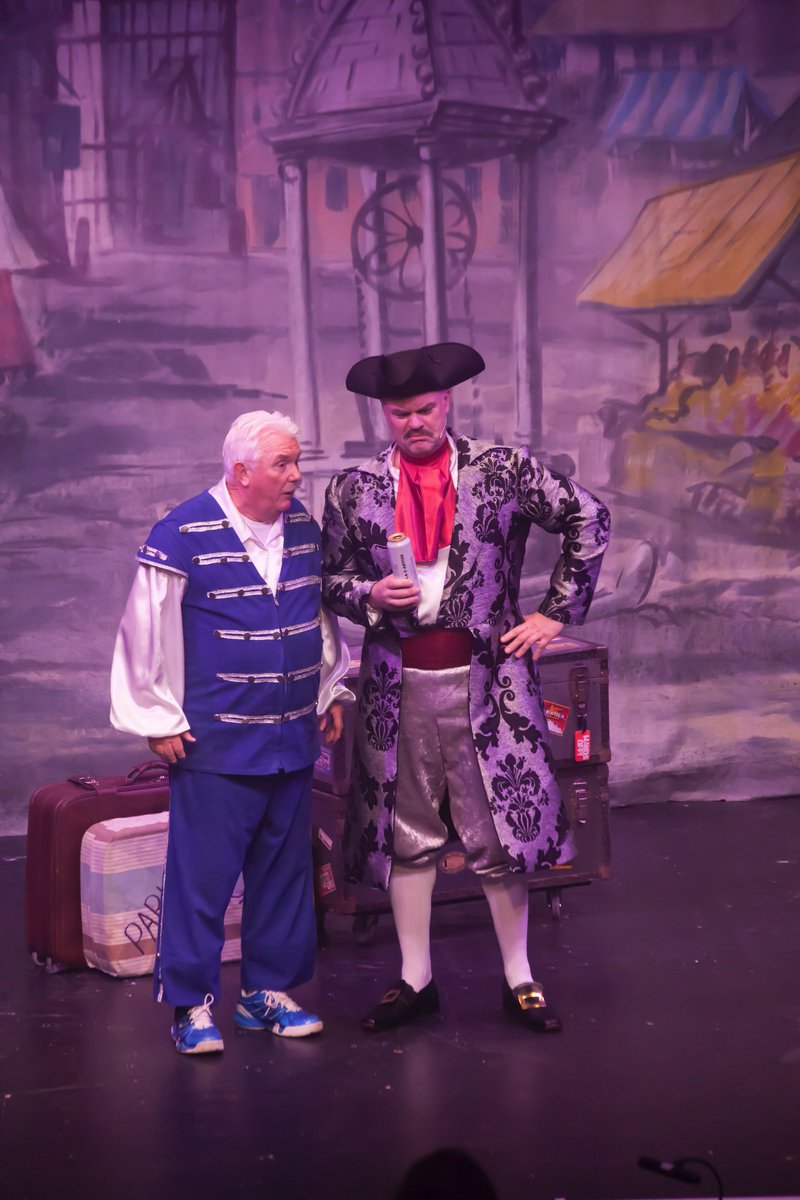 Owenmoneypanto's tweet photo. Last weekend you watched Welsh Legends in Cardiff this weekend watch some other Welsh Legends in Llanelli @TheatrauSirGar @owenmoneycomic @RupertMoon in #buttonsundone with @964thewave @SwanseaGrand @swanseasound @RadioCarms @LlanelliStar @JulesLewisJones @WalesRugby https://t.co/oQDZLlRWaN