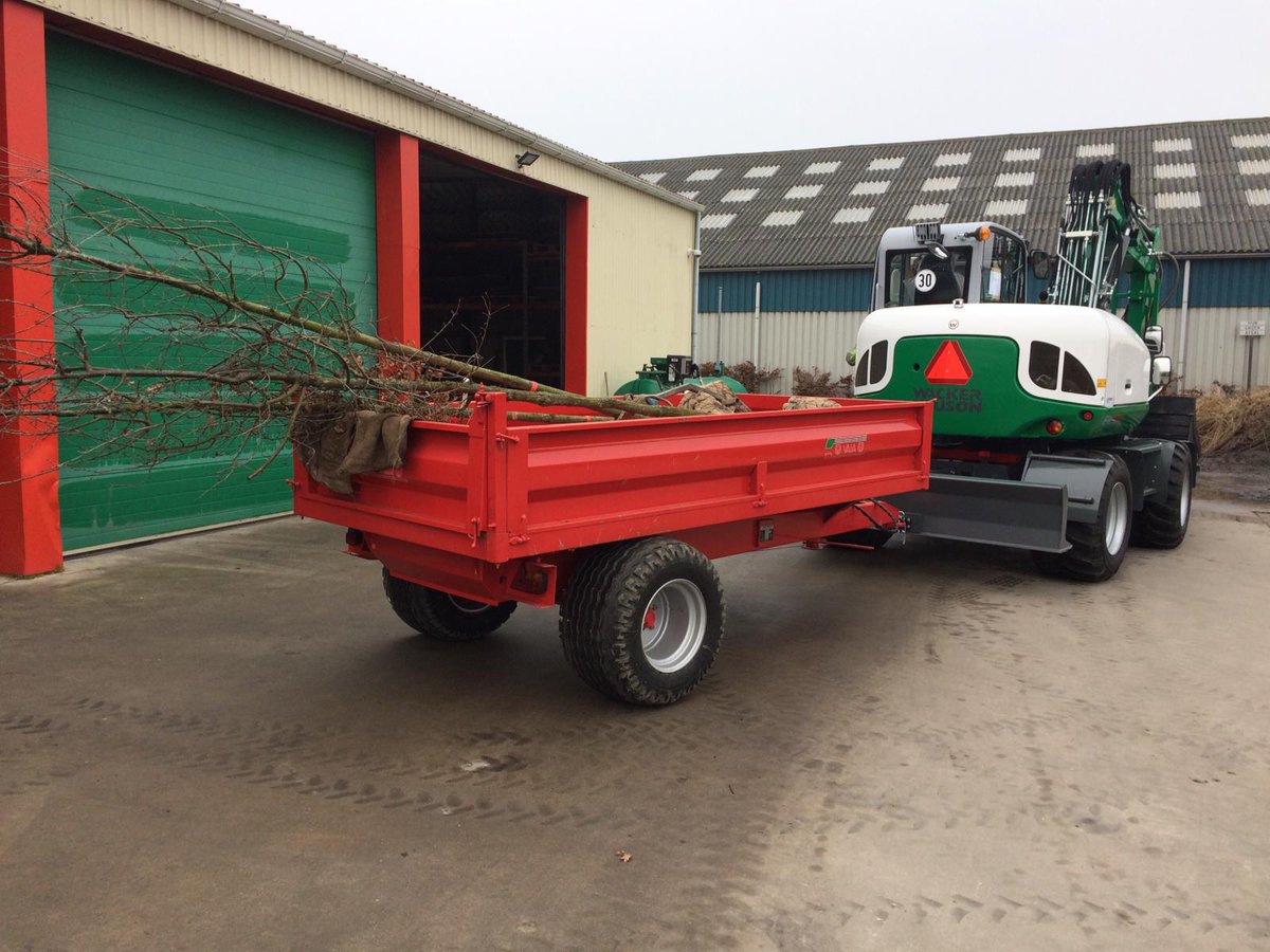 BerdiSportGroen's tweet photo. Vanmorgen afgeleverd en gelijk in gezet op een klus voor @flevo_Noord  onze nieuwe #Neuson mobiele kraan. Succes er mee Hoeke https://t.co/pf4UqZJRdS