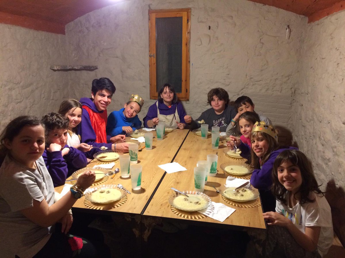 esplaixiribec's tweet photo. Han començat les sortides al #PuigdelaCreu, i el primer grup han estat els Mitjans, que s'ho han passat genial!

#convivències #esplaixiribec #caminemjunts #somdesplai https://t.co/aFFE5kSfXp
