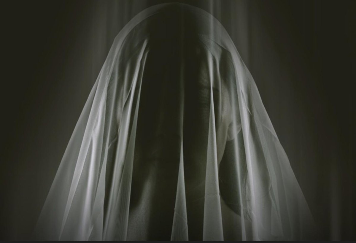 Did you know?

Former landlady Annie controlled smuggling until turning evidence against a local smuggler. 

For her service to the crown she was staked out on the beach and drowned. 

She was laid out here prior to her burial.

Today she is said to still haunt this Inn! 👻🌊