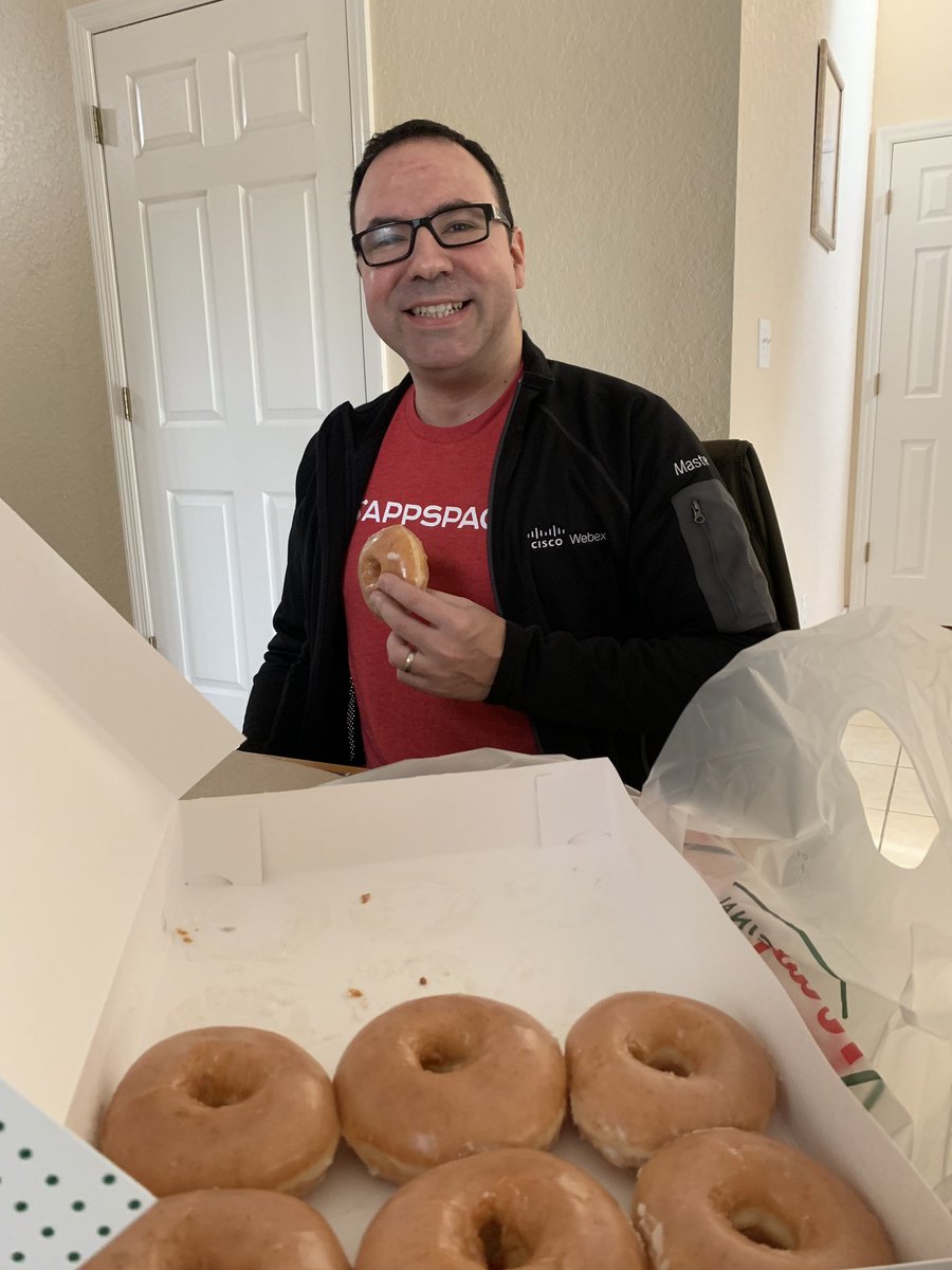 BeniclesMF's tweet image. @cuevas27 activated signage mode on his  “webex board” (what he is calling his chest now). @appspace also Uber eats delivers donuts FTW. @CiscoCollab @CiscoChampion #Webexmaster #CollabBears #ec19 #CiscoCollabEC19 @libertytechga