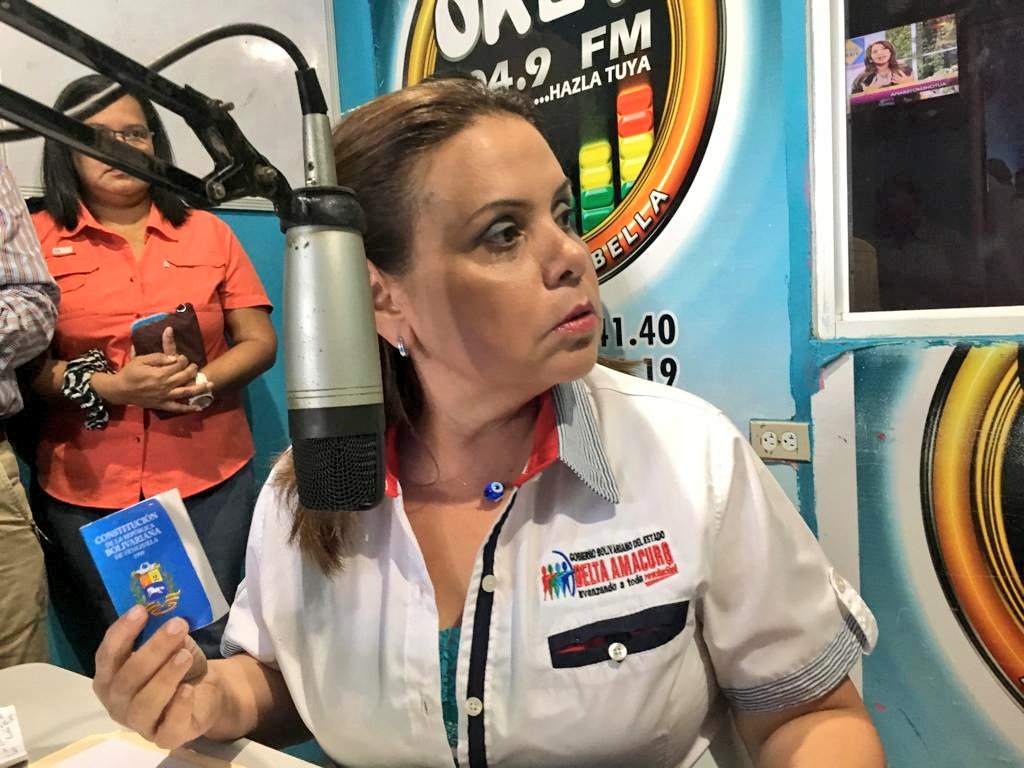 GobLizeta's tweet photo. #Ahora #EnVivo desde Ok 104.9 Fm, hablándole a nuestro pueblo leal y revolucionario en cadena regional. ¡Vamos a entender que llegó el momento de la unión, tenemos que estar alertas, pero unidos en paz! @NicolasMaduro @PartidoPSUV https://t.co/hlNwBNLnh2