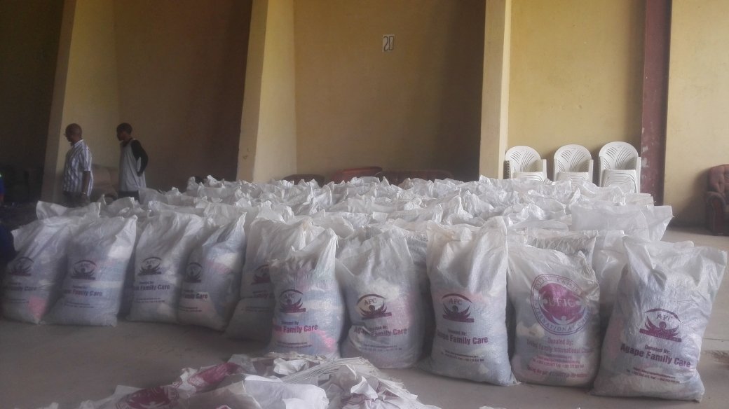 RedemtaG's tweet photo. The Agape Family Care team and partners packing blankets and packaging donated clothes into bails for the Cyclone Idai victims. #CycloneIdai #AFC #loveinaction https://t.co/8l8krONm8F
