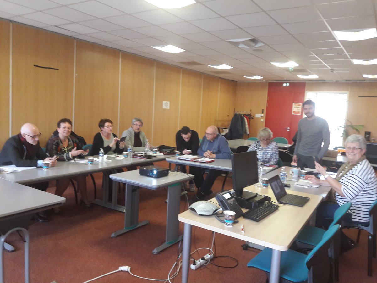 Nouvel atelier réseaux sociaux et application Harmonie &amp; moi animé par <a href="/BorisSuty/">🙆🏿‍♂️</a> et Joseph nos volontaires #servicesciviques pour nos délégués <a href="/hmutuelle/">Harmonie Mutuelle</a> de Meurthe &amp; Moselle