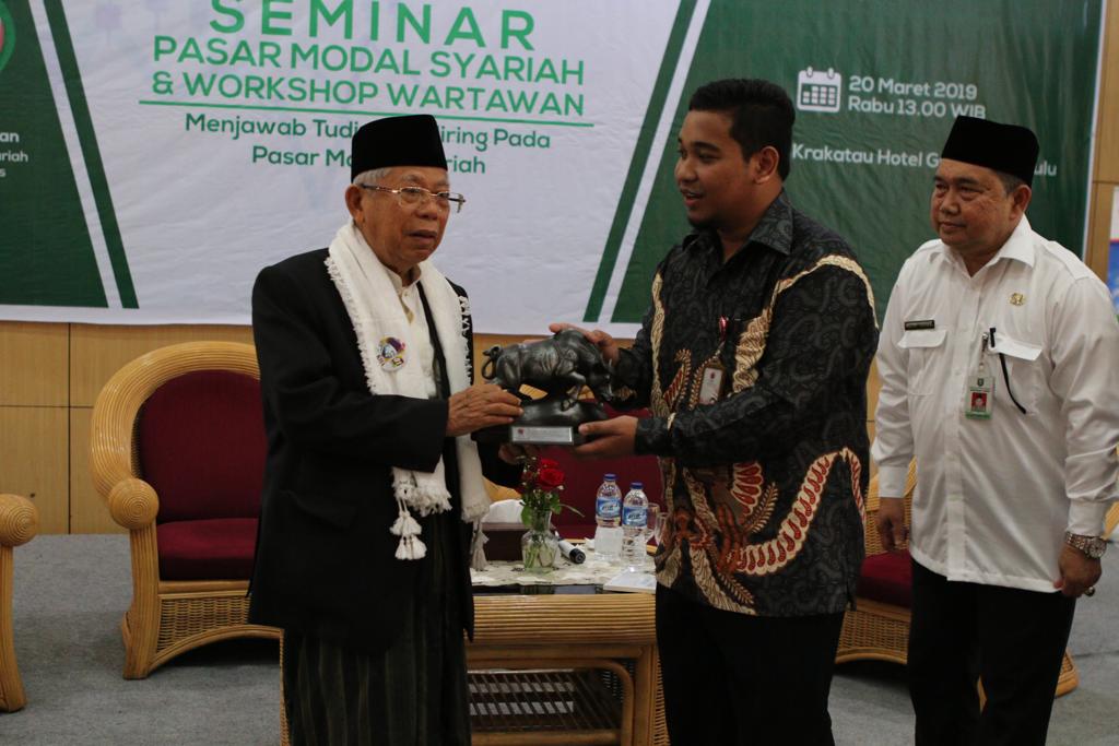 Master_C19's tweet photo. KH Ma'ruf Amin menghadiri Seminar Pasar Modal Syariah &amp; Workshop Wartawan "Menjawab Tudingan Miring Pada Pasar Modal Syariah"
#MasterC19PortalKMA
#SatuUntukKMA
#JokowiMarufAmin
#Jokowi1PeriodeLagi
#TakeOffIndonesiaBaru
#MarufAminAdalahKoentji https://t.co/XIgZR1I7al