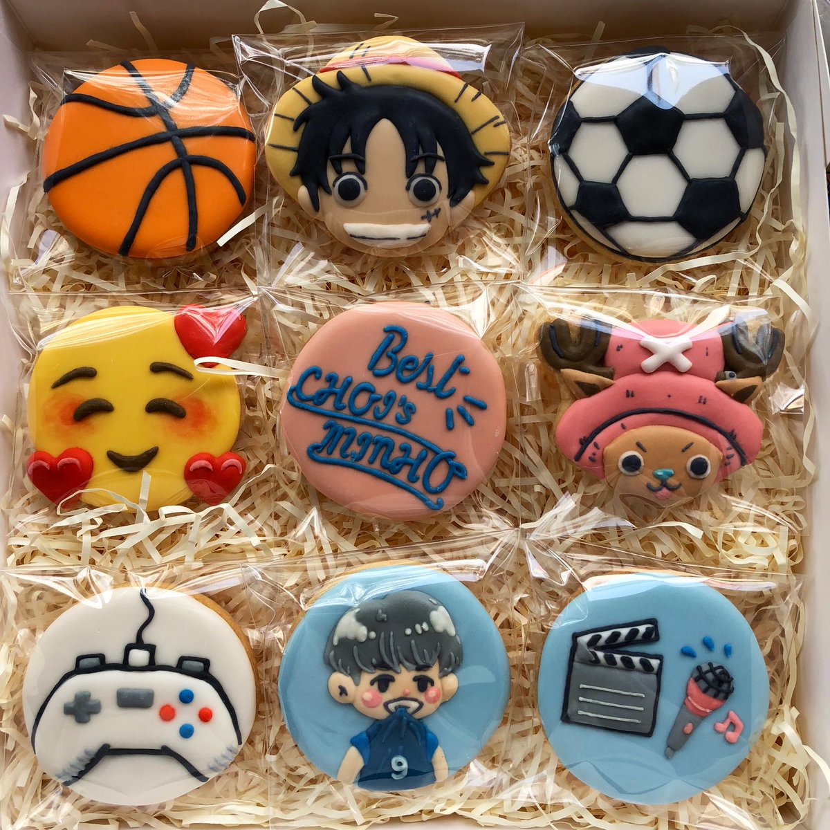 staywith1209's tweet photo. Project by #CMH_SupportTH
6. Special Gifts for Minho - Royal Icing Cookies
🍪 คุ้กกี้
⭐️ คุ้กกี้น่ารักๆจาก @3point14stuff
⭐️ จำนวน 9 ชิ้น
⭐️ แต่ละชิ้นแสดงถึงสิ่งที่เกี่ยวกับมินโฮหรือสิ่งที่มินโฮชอบค่ะ ไม่ว่าจะเป็นฟุตบอล บาส เกมส์ ร้องเพลง การแสดง วันพีซ :)
#Best_CHOIs_MINHOinBKK https://t.co/uzlhxsX23X