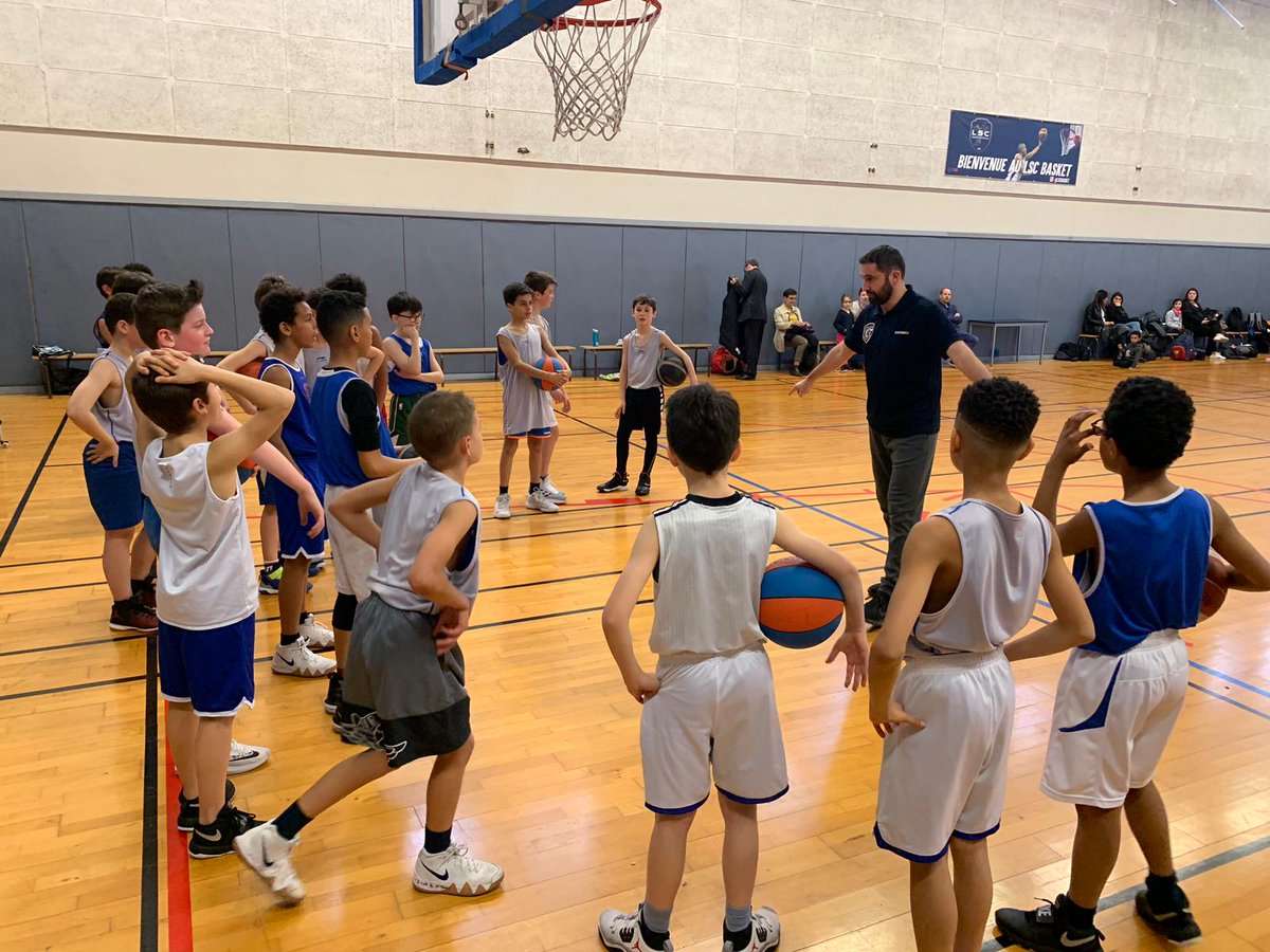 Metropolitans92's tweet photo. Entraînement des U11 #LSCBasket hier soir avec le coach des Metropolitans Freddy Fauthoux ! ⛹️♂️
➡️ RDV cet été au @ContactFfbcamps ☀️🏀
#GoLM #LMtransmission #LMformation https://t.co/Typd0ZgrIY