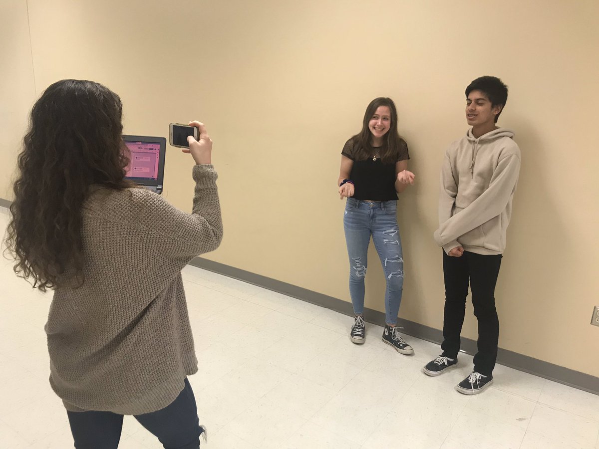 KRadsClasses's tweet photo. @BburgHSBruins #DEDigital filming @YouTube commercials for their brands. 🎥🎬Can't wait to see all the creativity!! @Blacksburg_deca @CatleysClasses https://t.co/VDwSAbKVrB