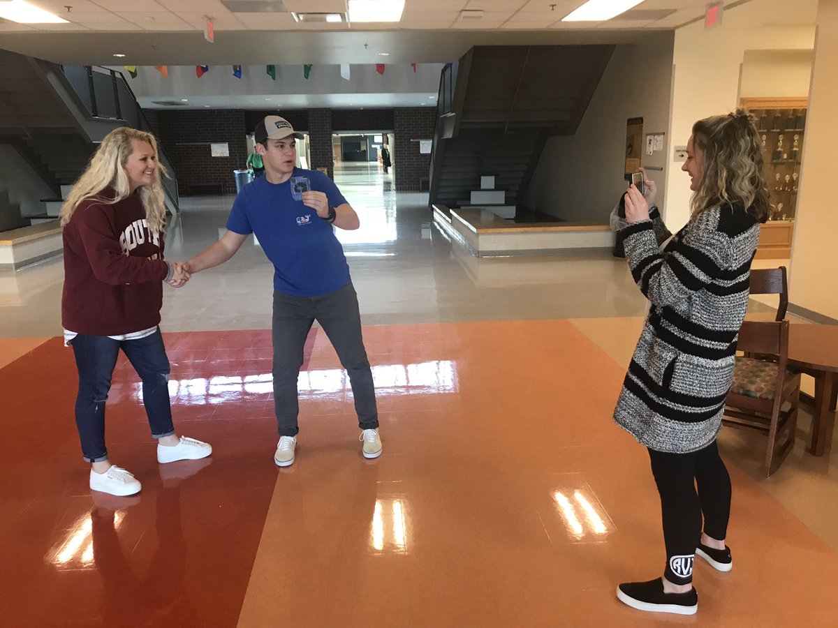 KRadsClasses's tweet photo. @BburgHSBruins #DEDigital filming @YouTube commercials for their brands. 🎥🎬Can't wait to see all the creativity!! @Blacksburg_deca @CatleysClasses https://t.co/VDwSAbKVrB