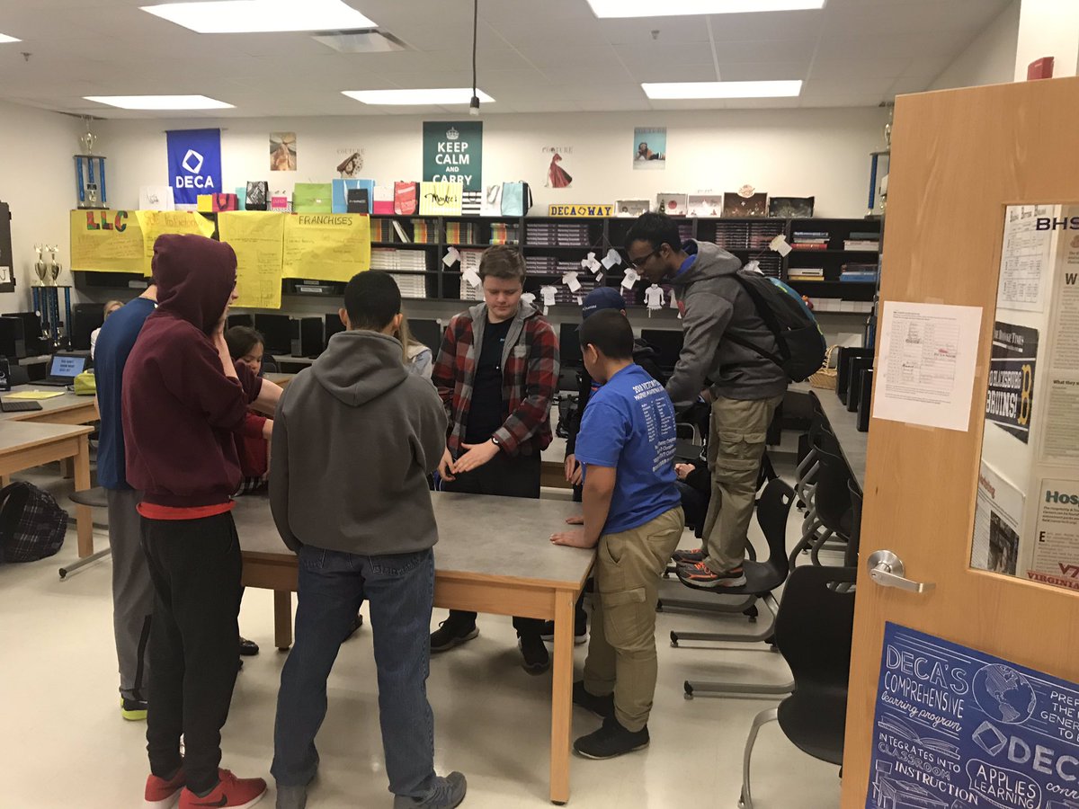 KRadsClasses's tweet photo. @BburgHSBruins #DEDigital filming @YouTube commercials for their brands. 🎥🎬Can't wait to see all the creativity!! @Blacksburg_deca @CatleysClasses https://t.co/VDwSAbKVrB