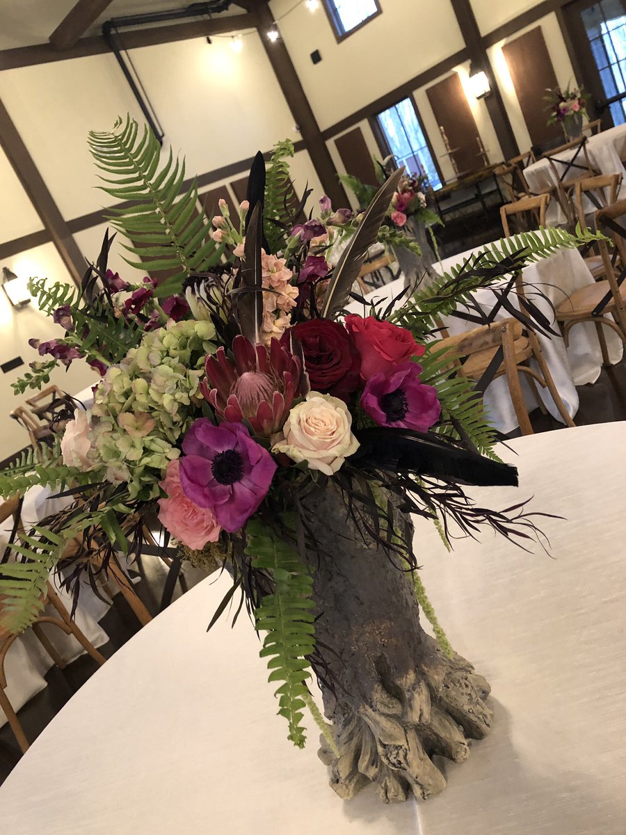 FollowOurMonkey's tweet photo. When @amanda said “do your thing” we take that to heart ❤️Congrats to ❤️Amanda + Dallas @barnatbayhorse #WeddingWednesday #weddingflowers #firstdayofspring #theygothitched #suprisereception #thoseflowersarefromitaly #flowerstagram #Flowers https://t.co/LcxG6bzQ4F