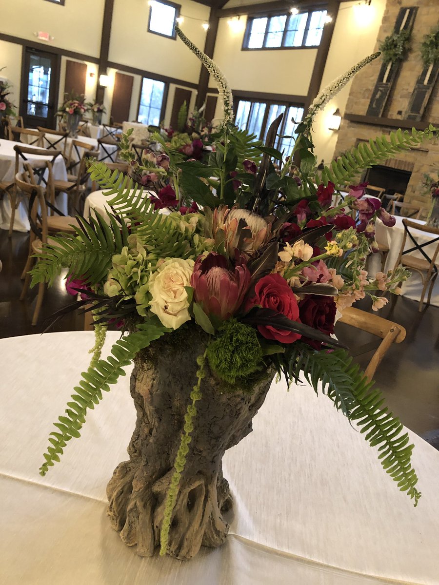 FollowOurMonkey's tweet photo. When @amanda said “do your thing” we take that to heart ❤️Congrats to ❤️Amanda + Dallas @barnatbayhorse #WeddingWednesday #weddingflowers #firstdayofspring #theygothitched #suprisereception #thoseflowersarefromitaly #flowerstagram #Flowers https://t.co/LcxG6bzQ4F