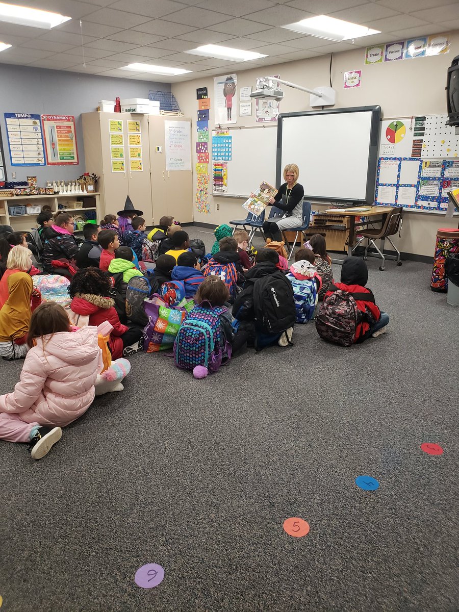 MToomeyGf's tweet photo. Morning reading visitors @catgill10 #centurylibrary #readingmonth https://t.co/i1QdmZgFUW