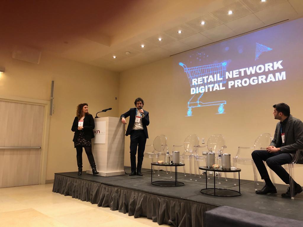 Reply_ITA's tweet photo. "Il digital marketing per il settore #retail permette di scardinare dei falsi miti e di offrire opportunità di business, in cui online e offline lavorano in sinergia" #LikeReply #FutureLab #RetailDigitalProgram https://t.co/qRtrScYN5k