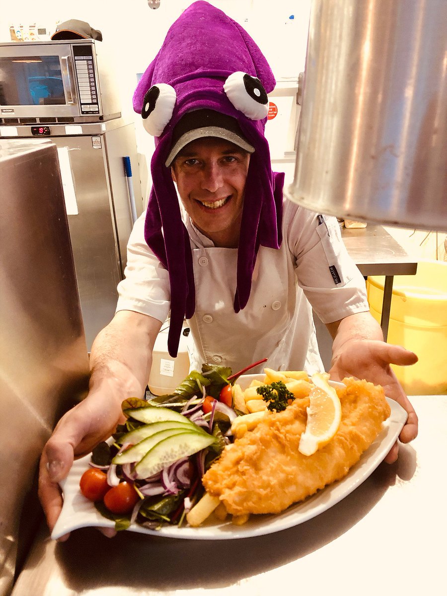 It's international day of happiness and as you can see Chris is getting into the swing of things!
.
.
.
.
.
.
.
.
.
.
#wheredoyoueatyours #fishandchips #fishnchips #fish #chips #penzance #cornwall #internationaldayofhappiness #internationaldayofhappiness2019