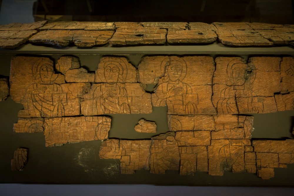 BedesBooks's tweet photo. According to Bede, when Cuthbert was exhumed at Lindisfarne in 698, 11 years after his death, his body was still perfectly preserved. So instead of a small reliquary for his bones, the monks made a new full size coffin, which still survives to this day. #Cuthbertstide #OTD https://t.co/eHHB4gMiQk