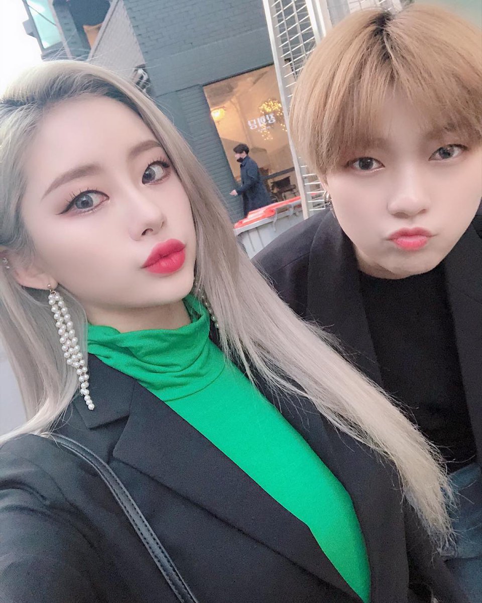 sayyoung1231's tweet photo. 190312 官方IG
上周末和樂姐姐的約會👯‍♀️💕
#셀 #셀카 #에이지엠 #유경 #록 #데이트 #룸메 #룸메이트 #kpop #kpopgirls #girlgroup #azm #yukyung #lok #케이팝 #걸그룹 #인생네컷 #행복했다
https://t.co/TdBbOjYejk https://t.co/Rb40LDgRzh