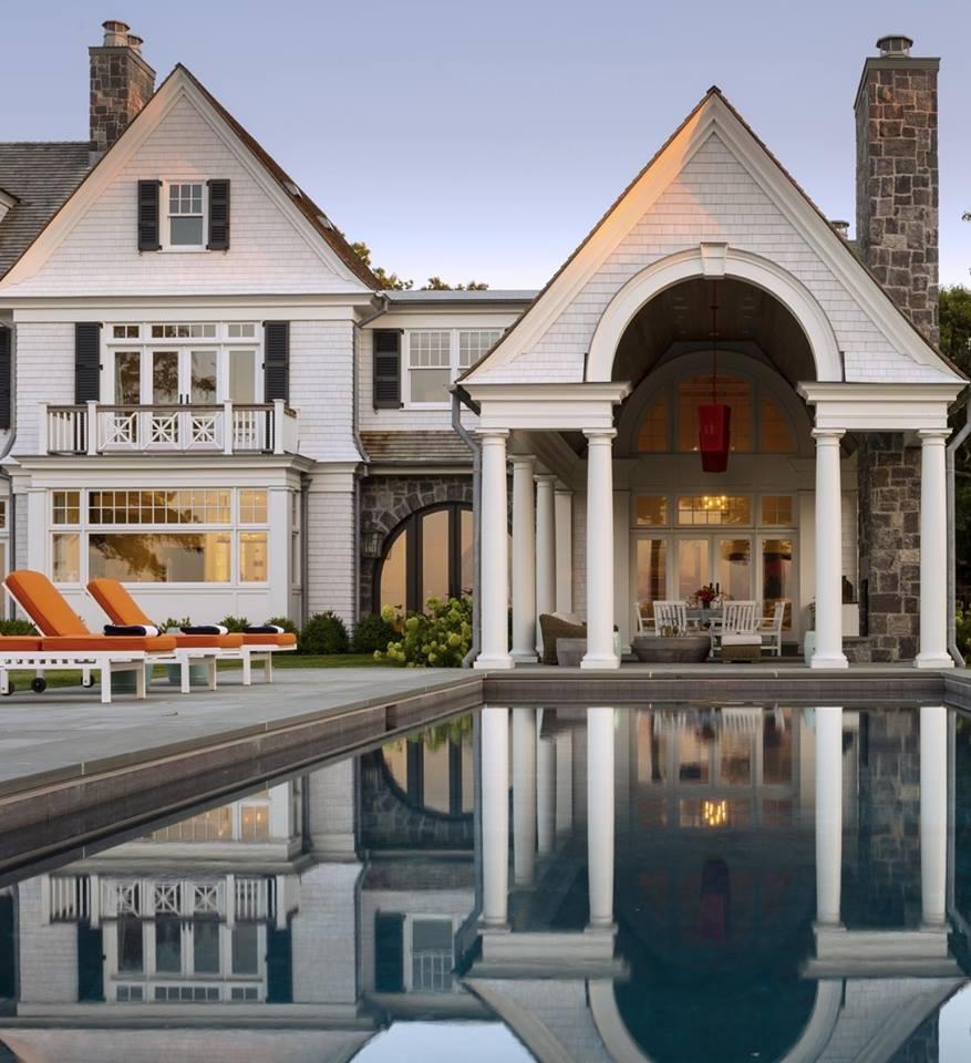 1800Columns's tweet photo. The rear of a #shinglestyle home featuring covered outdoor dining and seating areas. This design by #SmirosArchitects uses fourteen 10’ Polystone® Tuscan fiberglass pillars and eleven 10’ columns.
Photograph: Durston Saylor
#1_800_Columns #ChadsworthColumns #LifestyleCurators https://t.co/8BzVFY26an