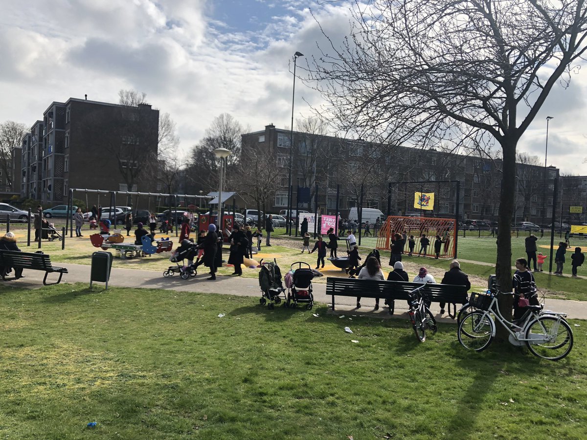 Het vreedzame wijk evenement is in volle gang. Wat een geweldige opkomst en wat een mooi weer. <a href="/Mooiwelzijn/">Mooi welzijn</a> <a href="/Streetsport070/">Streetsport Den Haag</a> <a href="/vwvrederust/">vreedzamewijkvrederust</a>