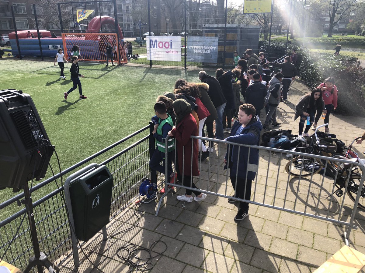 abdelelkadi_'s tweet photo. Het vreedzame wijk evenement is in volle gang. Wat een geweldige opkomst en wat een mooi weer. @Mooiwelzijn @Streetsport070 @vwvrederust https://t.co/QeaqknCOpT
