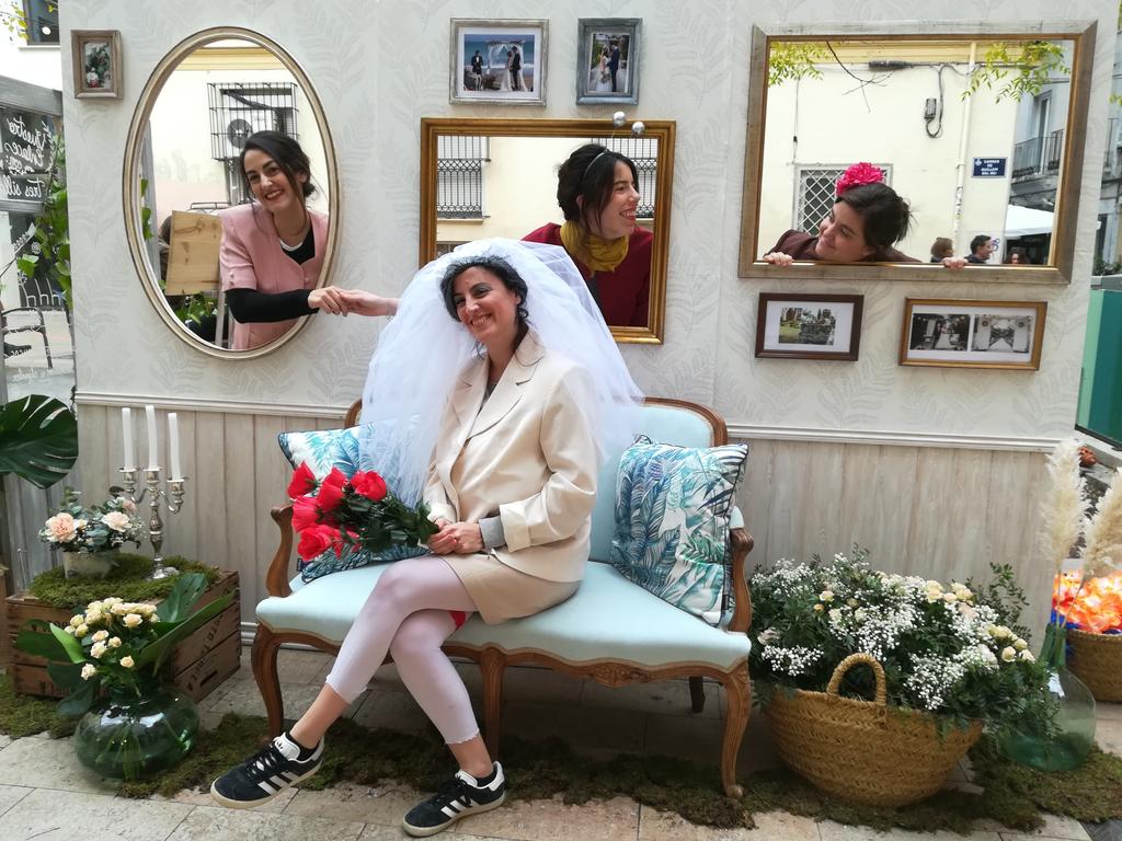 Momentos llenos de magia, felicidad y amor.. ❤️💫🤣 Para pasarlo en gran de con el photocall #PhotoWallDaguerreLTS

lastressillas.com/alquiler-de-mu…

#DecoracionBodasLTS #DecoracionBoda #DecoracionEventos #DecoracionFloralLTS