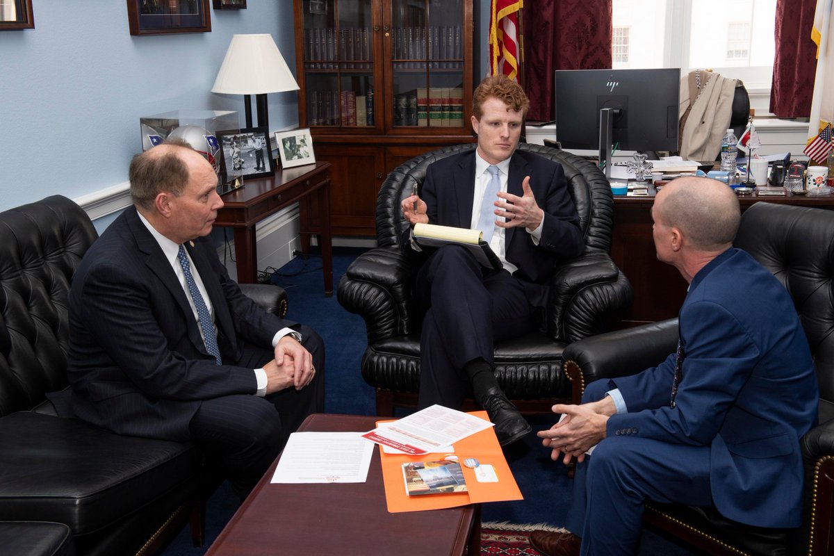 MassHumanities's tweet photo. Appreciated the chance to talk with @RepJoeKennedy about the value of the #humanities during #HumHill19. @HumFed https://t.co/3XKX8jCW0W