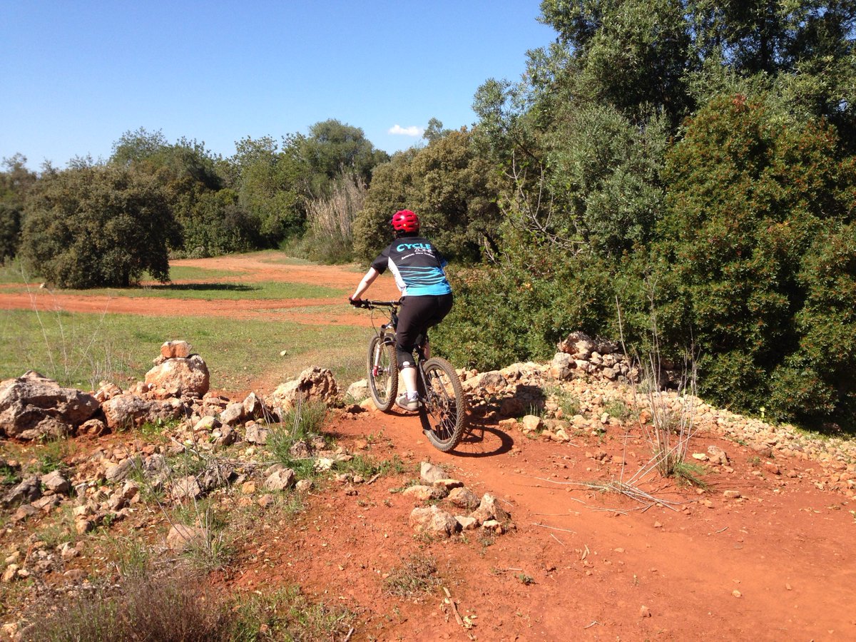aquickrelease's tweet image. We're in the middle of our 2nd week of mountain biking here in Portugal. Today is a well deserved rest day for the group with an optional 2hr AQR Technique &amp;amp; Skills session this morning to help riders improve their riding and confidence on the trails. #AQR2019 #AQRcoaching #mtb