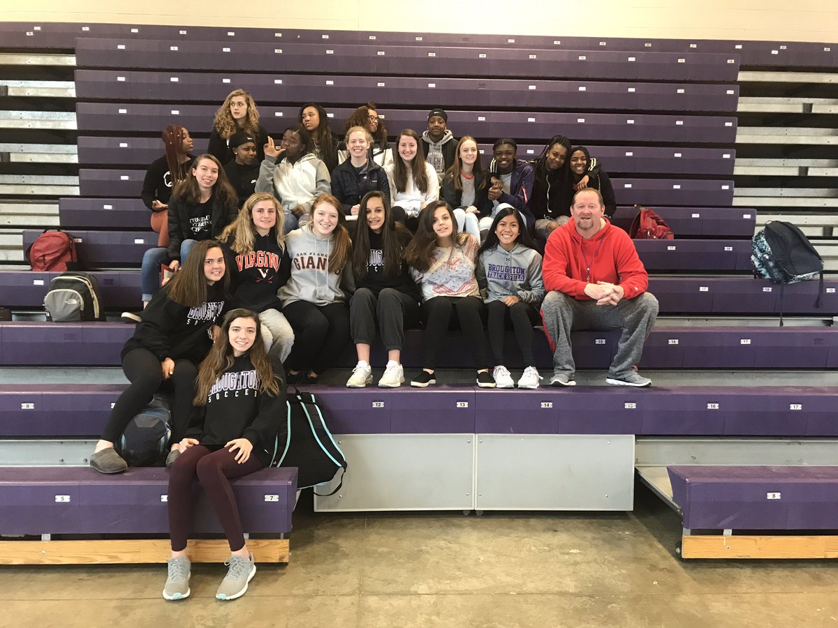 Lboyce1104's tweet photo. @NBroughtonHS @Broughtonsports #ladycaps #Allanheadcoachesaward Kate Livesay #mostvaluable sisters Keonna and Treonna Jasper https://t.co/omJF956GYw