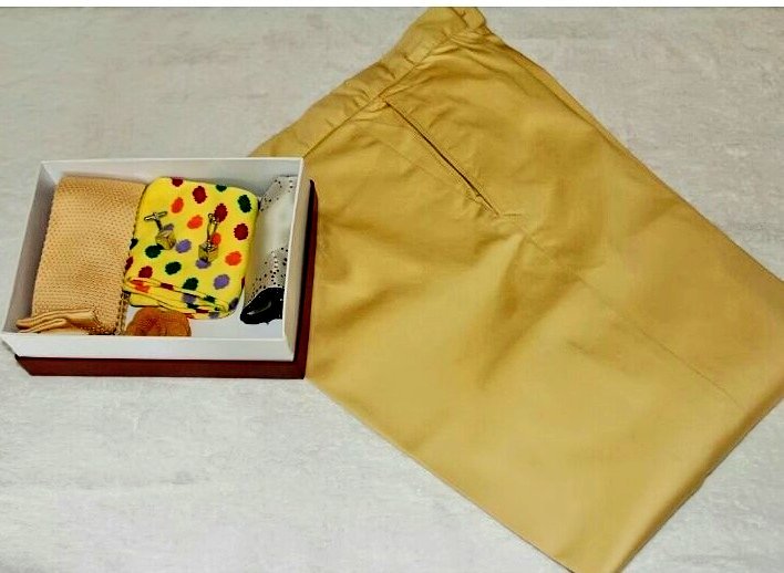 While you're here, it's expedient to remember that it's not just enough to talk good, you have to look good. The Pompey Box for men will help you achieve that. Cop one for 8k and complete your dazzling corporate look. Ladies, Buy for your kings too, they are special.