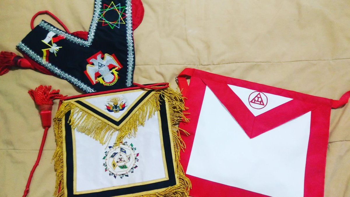CalebJonathan's tweet photo. Siempre estudiando, siempre trabajando por amor a la humanidad y a la #Masonería #freemasonry #RitoEscoces #ScottishRite #YorkRite #RitoYork #ArcoReal https://t.co/qWFhbq8XWx