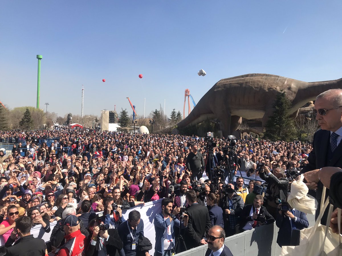 Gayri milli olan Anka park ismini "Wonderland Eurasia" olarak değiştirip , yerli ve milli bir kimlikle varlık kuyruğunda ki halkımıza, 4 kişilik bir aile için giriş ücretini 94 TL yapan tüm yetkililerimize teşekkür eder, şükranlarımı sunarım.