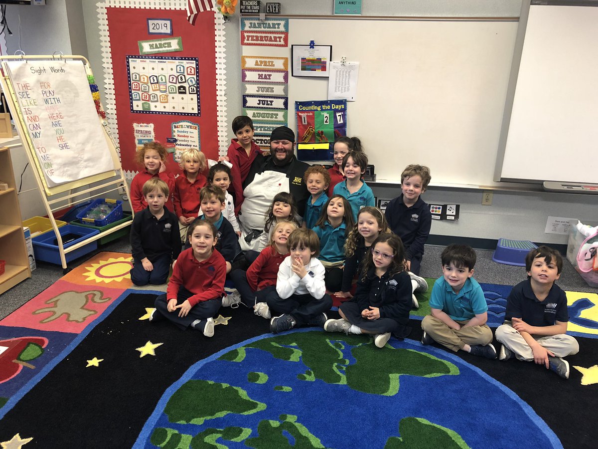 MrsCovert27's tweet image. Thank you Chef Howard for coming to help us make hamentashen for Purim! What a great community helper! #davisme