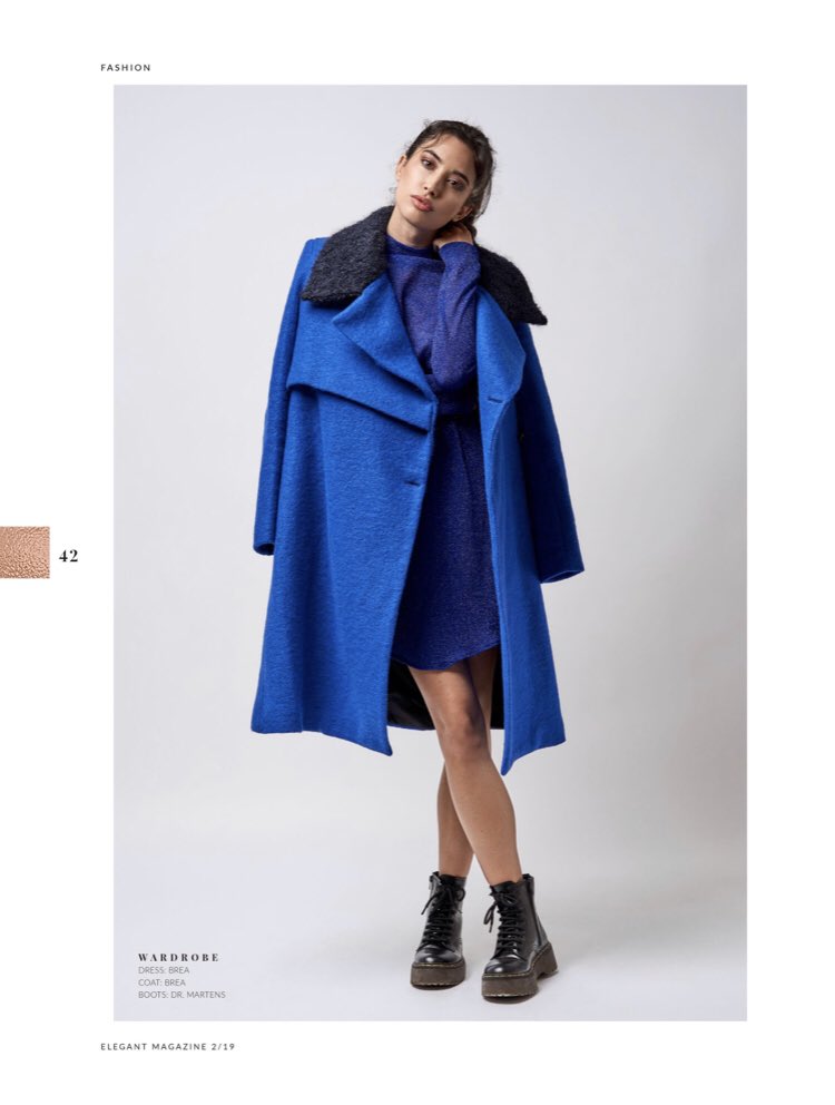 Nueva editorial con abrigo azul de la firma .<a href="/BREAofficial/">BREA</a>