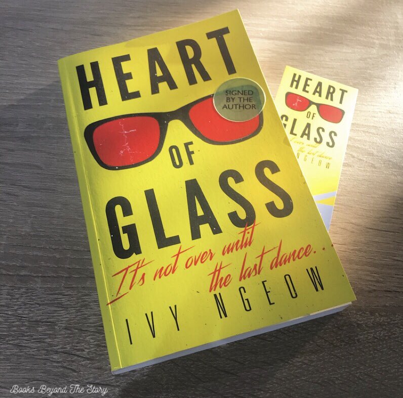 books_b_t_story's tweet image. I’m on the blog tour for #HeartOfGlass by @ivyngeow today! 🎼🎧“Interesting characters, a plot that drives you crazy, and a chic noir atmosphere you can’t help but obsess over!” Thanks to @annecater and #RandomThings and Ivy! 💛 @Unbound_Digital Happy Reading! Lx