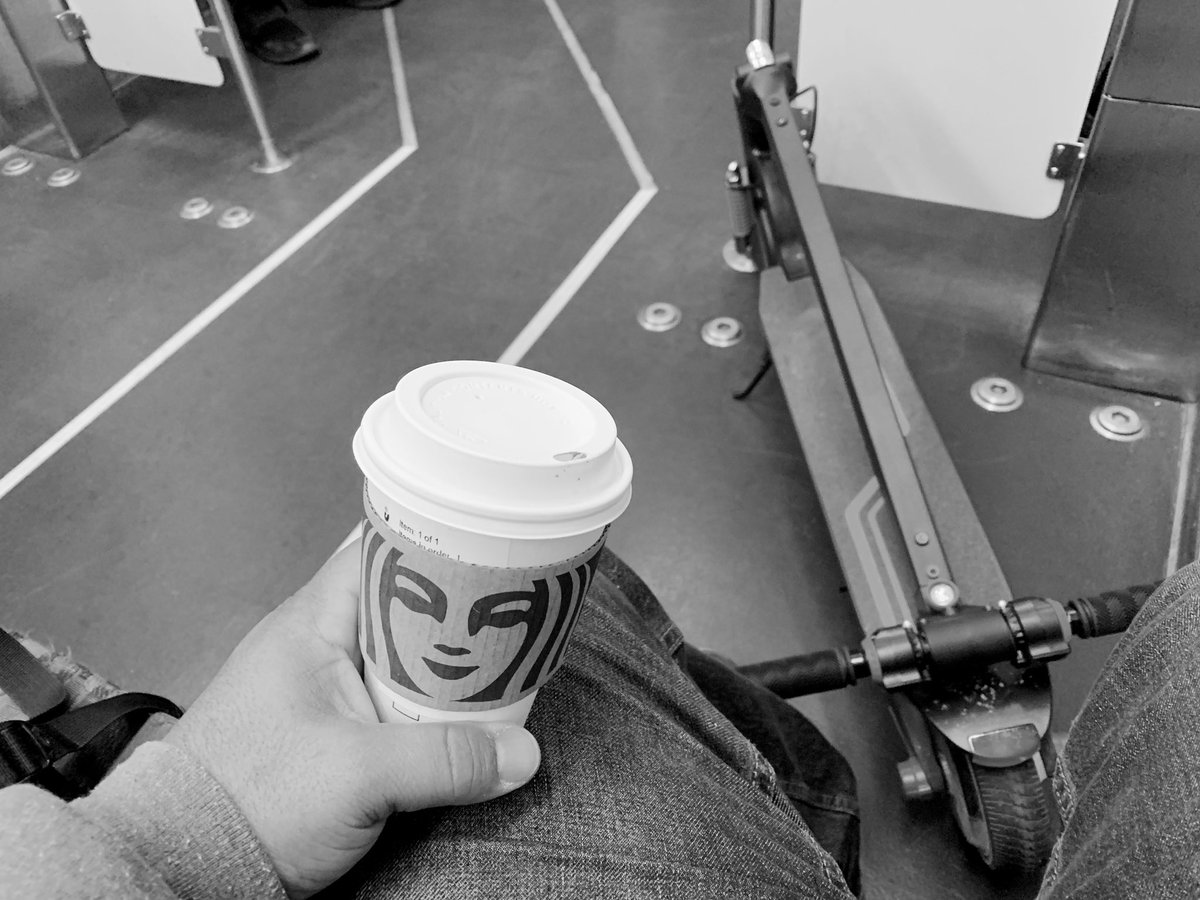 heberhcs's tweet photo. #commute #Commuting #train #scooters #coffeetime https://t.co/ku6tqz2M2e