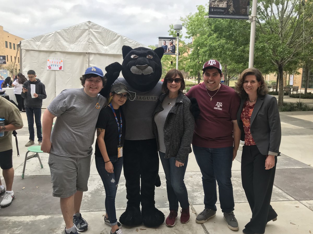 Thank you to everyone who came out to support us on our big day!  A special thanks to <a href="/ElEspejoMag/">El Espejo Magazine</a> and <a href="/Tamusaspj/">Texas A&M-SA SPJ</a> for all their help!
