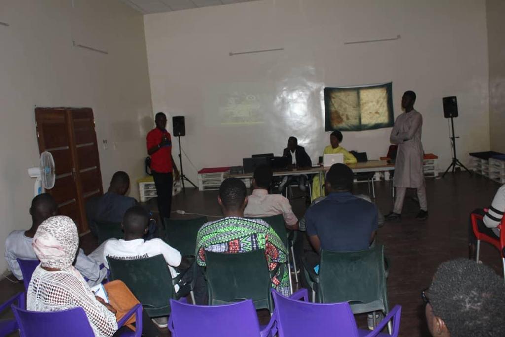 UrgencesPanaf's tweet photo. [ JOURNÉE D'INTÉGRATION À URPANAF SÉNÉGAL! ]

Toujours plus nombreux et nombreuses à @UPSenegal !

Vouloir servir le peuple est une chose... 

Le servir avec excellence demeure notre objectif 👊🏾!

Rejoignez-nous 📲 via whatsapp au 777950963

#AntiNeocolonialisme #FrontAntiCFA https://t.co/qDNcJOT1mZ