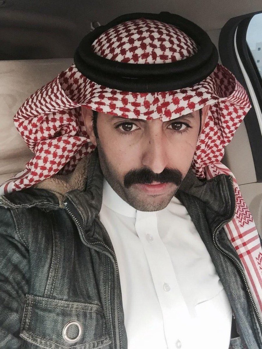 News_Ejazah's tweet photo. الشاب نايف ينقذ حياة معلمة مغتربة في بريدة من كمين في منزلها وضعته عصابة يحملون سلاحاً أبيضَ حيث دخل معهم في عراك وتمكن من إنقاذ حياة المعلمة ليتعرض لطعنات في متفرق جسده ادخلته المستشفى، والجهات الأمنية تبحث عن الجناة.(سبق)
- https://t.co/ovY4gASxjR