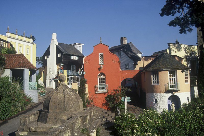 Plan the perfect Mother's Day at Portmeirion. Spend family time together in beautiful surroundings, treat Mum to lunch, and maybe buy her a gift in one of the shops! More info: ow.ly/5ohG30o7J4r