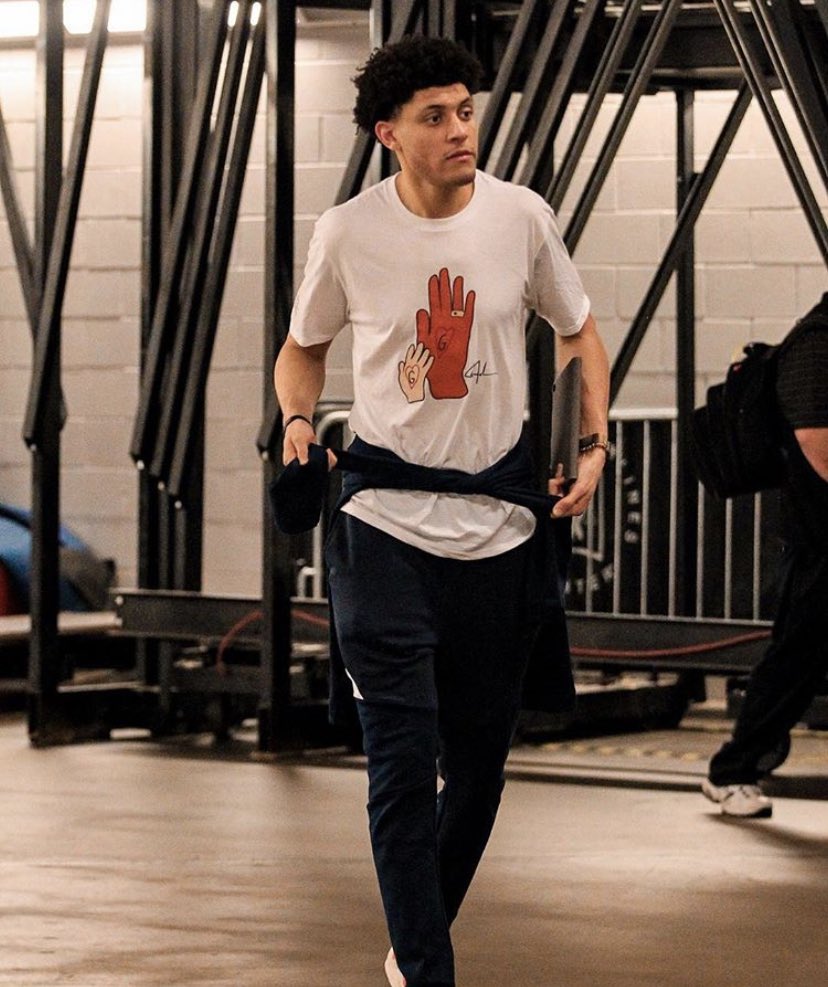 MavsCare's tweet photo. Tomorrow is World Down Syndrome Day! Join @JJacks_44 and the @dallasmavs and wear your crazy socks to support #DownSyndromeDay! #WDSD19 

♥️To purchase a GiGi’s tee like Justin and Brooke are wearing &amp; support their mission, head to https://t.co/SaG8KZrTIr https://t.co/0K5cnYOTQg