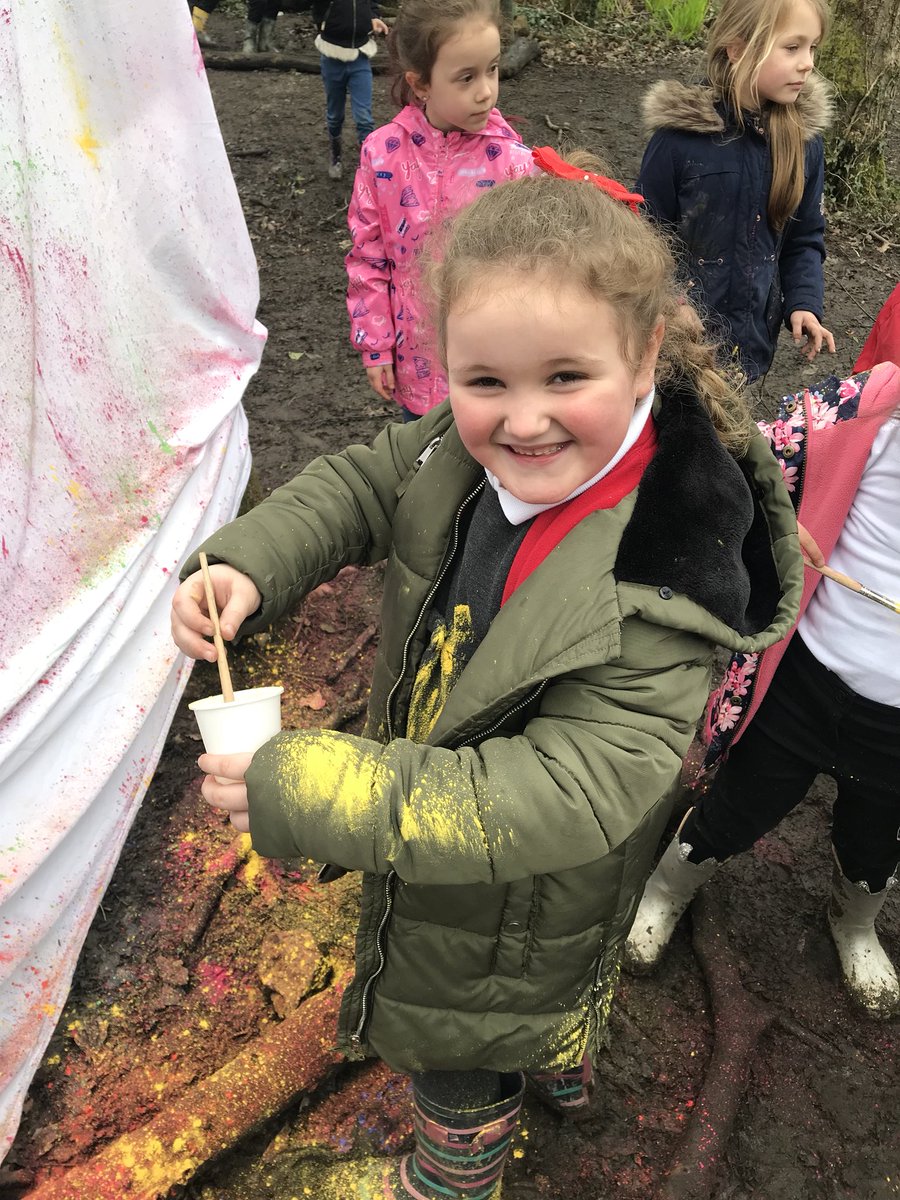 CraigfelenP's tweet photo. Happy #Holi2019 #cfp1 and #cfp2 enjoyed using powder paint during Welly Wednesday! #cfpfp #WellyWednesday https://t.co/Rty4jRn839