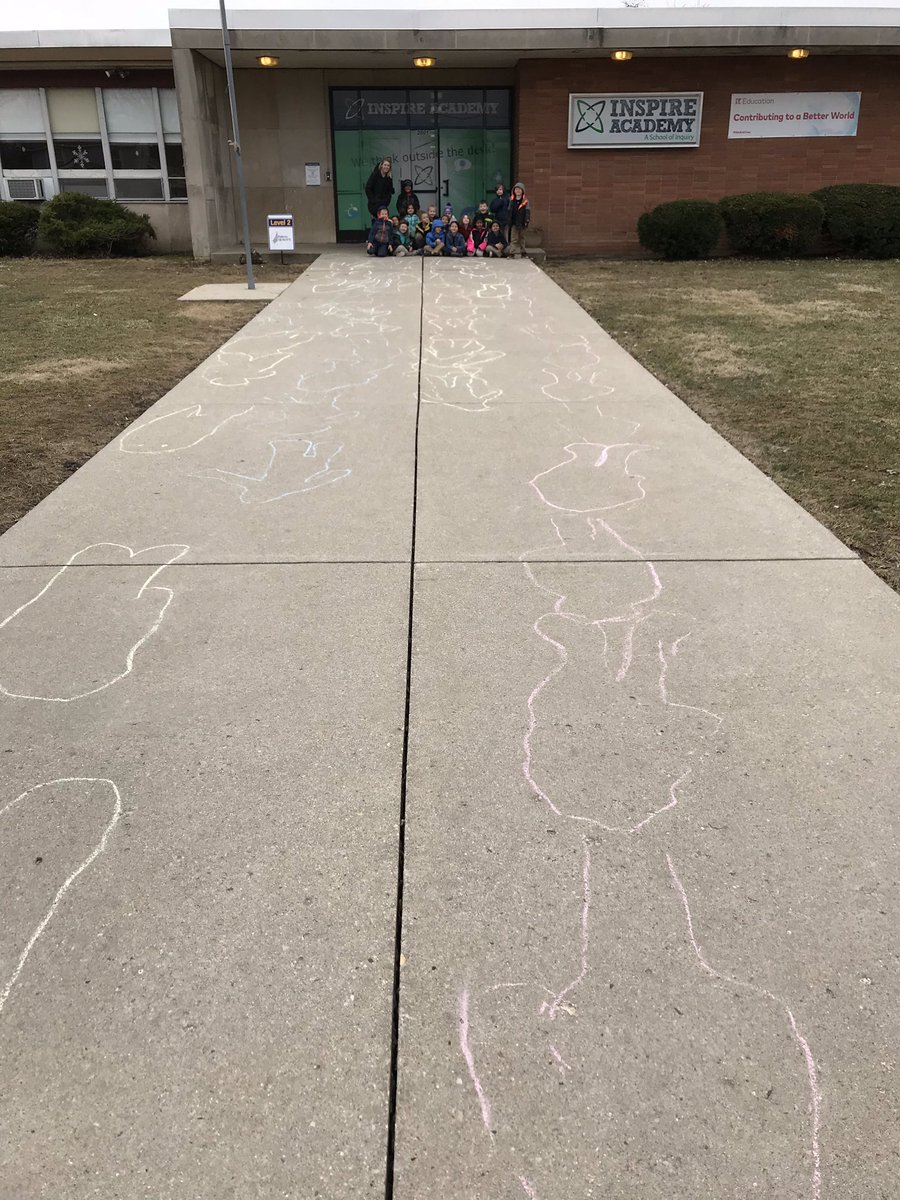 IAMKinderCrew's tweet photo. Our front sidewalk is 15 kindergarteners long! #Kindergarten #InspireMuncie #KinderCrew https://t.co/DKLwit07nB