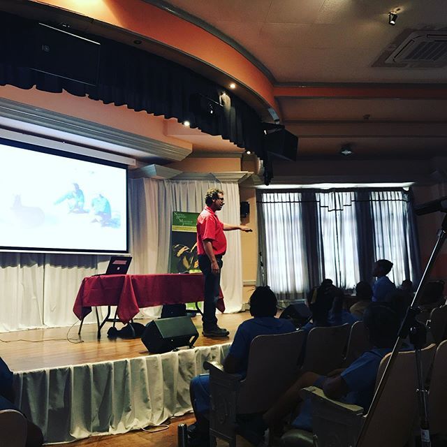 TheEventsSeeker's tweet photo. Curator,Milton Reiback from Hope Zoo engaged students from Dunrobin Primary School “Animals Around the World” https://t.co/1DyvdW8kz2 https://t.co/cuI5gV6Xhn