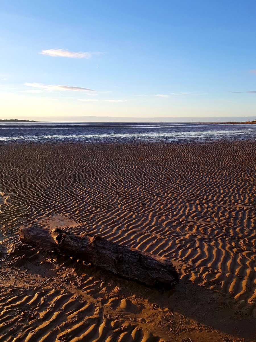 AlexSFairley's tweet photo. Another #PerilatSea @UpTheRdTheatre tonight @WKArtsC, where the Wirral has put on a beautiful marine sunset ahead of the show. https://t.co/YpQaShJndp