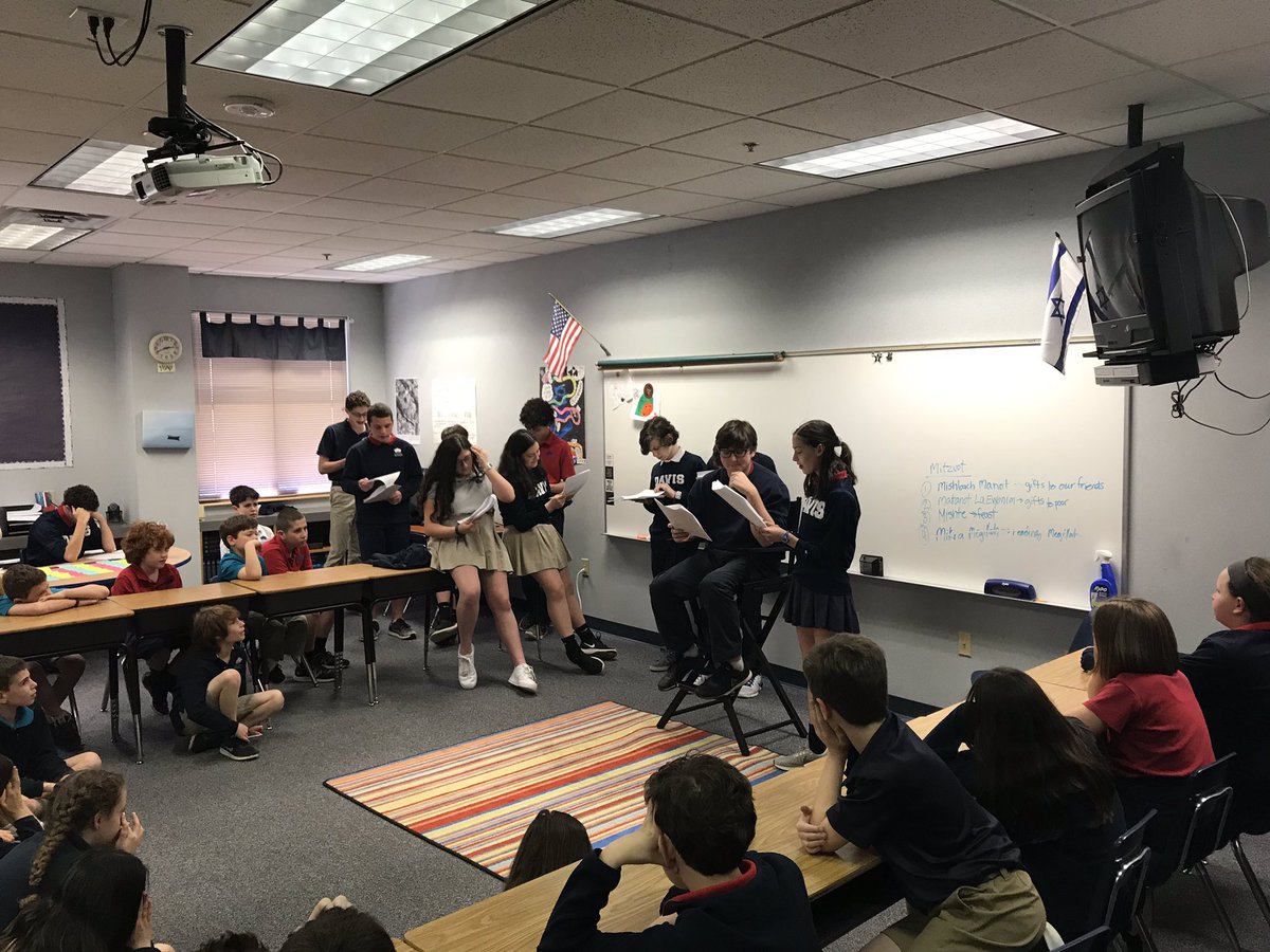 RLMO73's tweet photo. Purim shpiel fun!  #davis8 #davis5 #davis3 https://t.co/YQE3u5ViCp