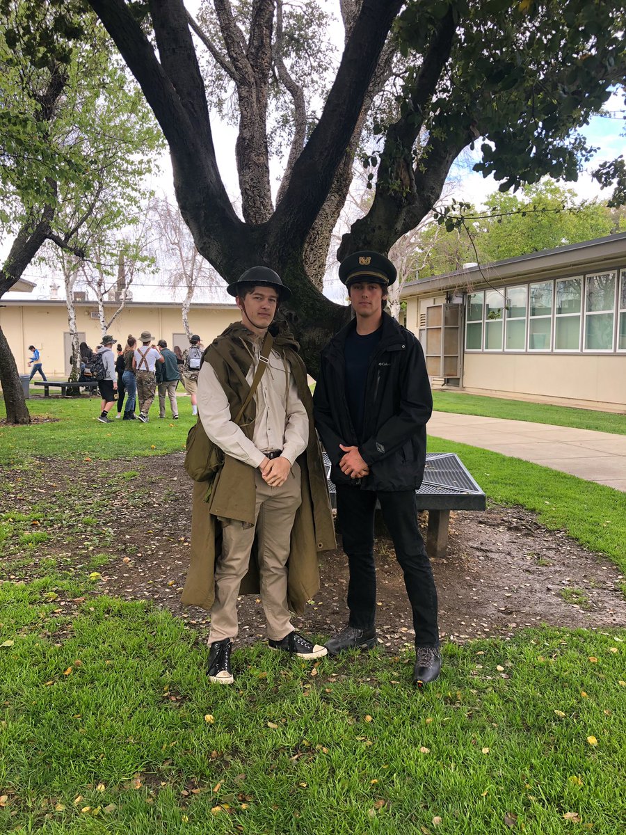 flaminflamingo2's tweet photo. 🌳🌿🍃🌚camo mode or mo bamba?🌚🍃🌿🌱🌳 16/16! 3/20! @GHSSpiritGamess #ghsspiritgames https://t.co/x3xKMgMCH8